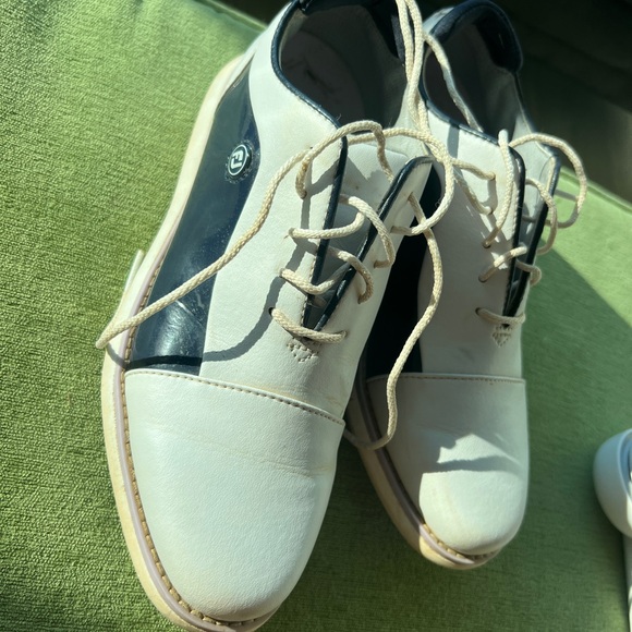 Stylish Two-Tone Womens Golf Shoes - Picture 1 of 4
